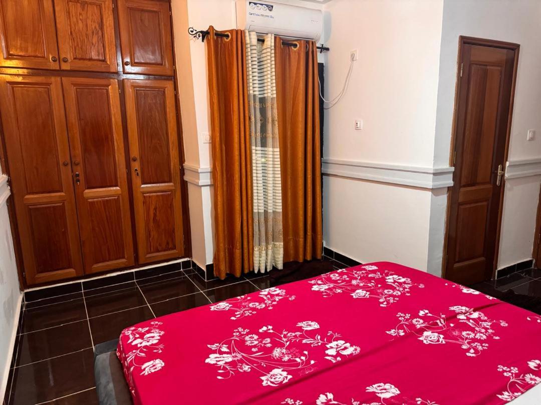 Appartement 2 et 1 chambres salon balcon canal sat wifi Netflix parking gardien 24 sur 24
