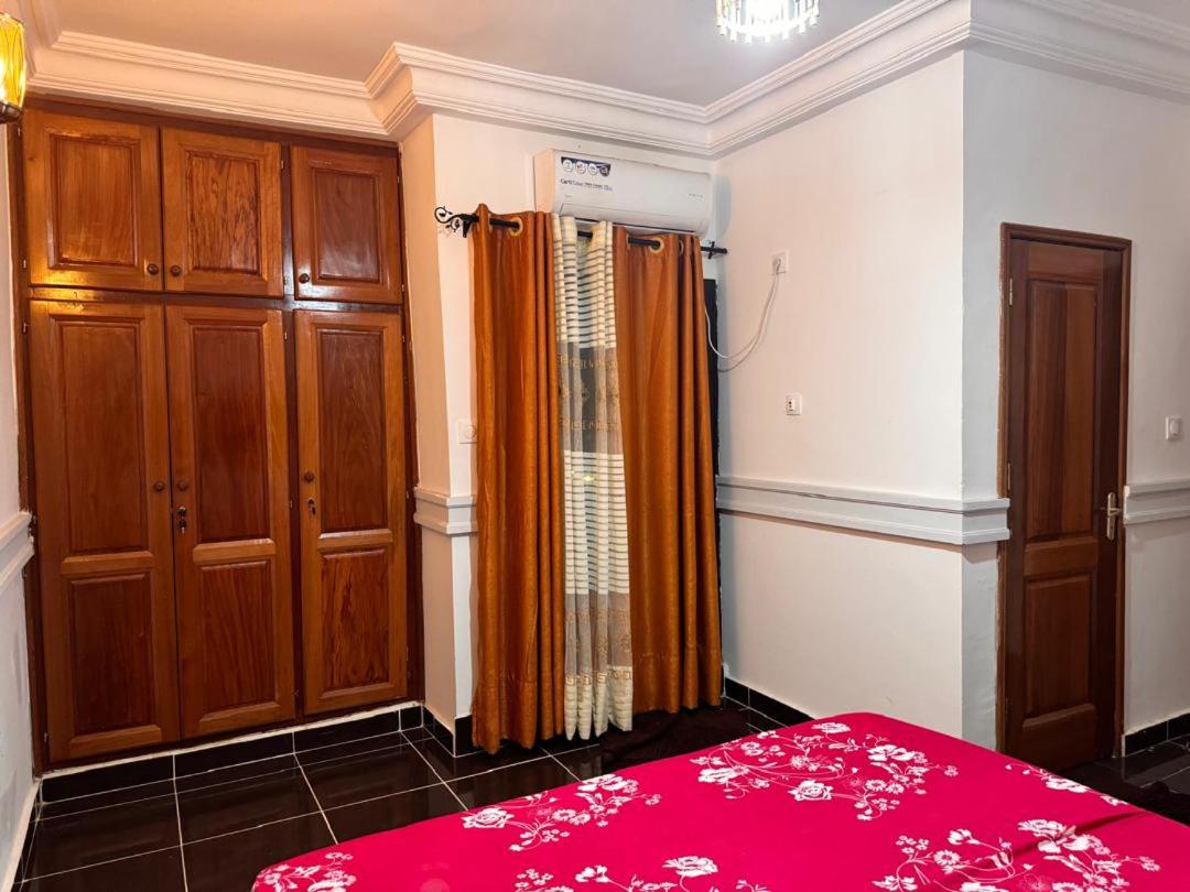 Appartement 2 et 1 chambres salon balcon canal sat wifi Netflix parking gardien 24 sur 24