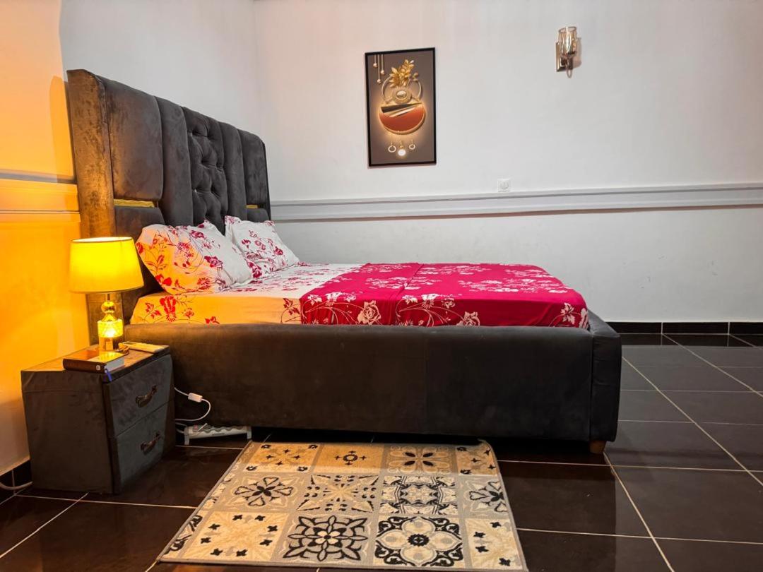 Appartement 2 et 1 chambres salon balcon canal sat wifi Netflix parking gardien 24 sur 24