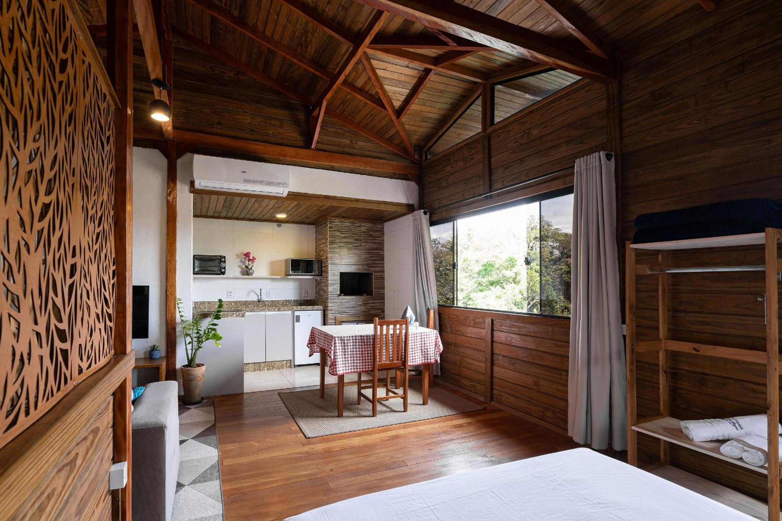 Apê Cabana com banheira hidro casal, ar condicionado