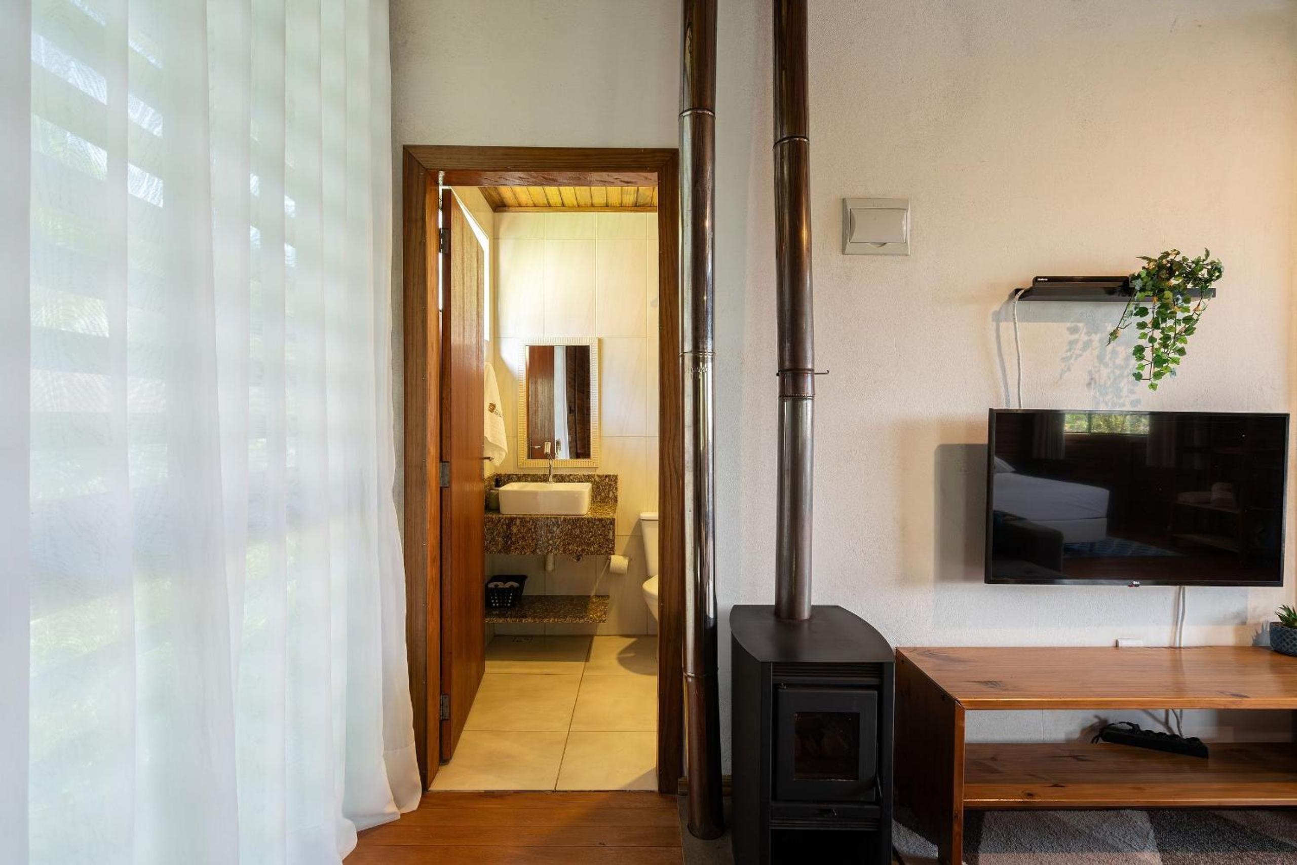 Apê Cabana com banheira hidro casal, ar condicionado