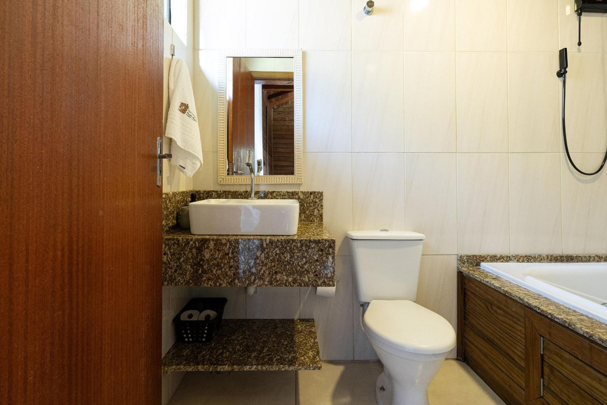 Apê Cabana com banheira hidro casal, ar condicionado