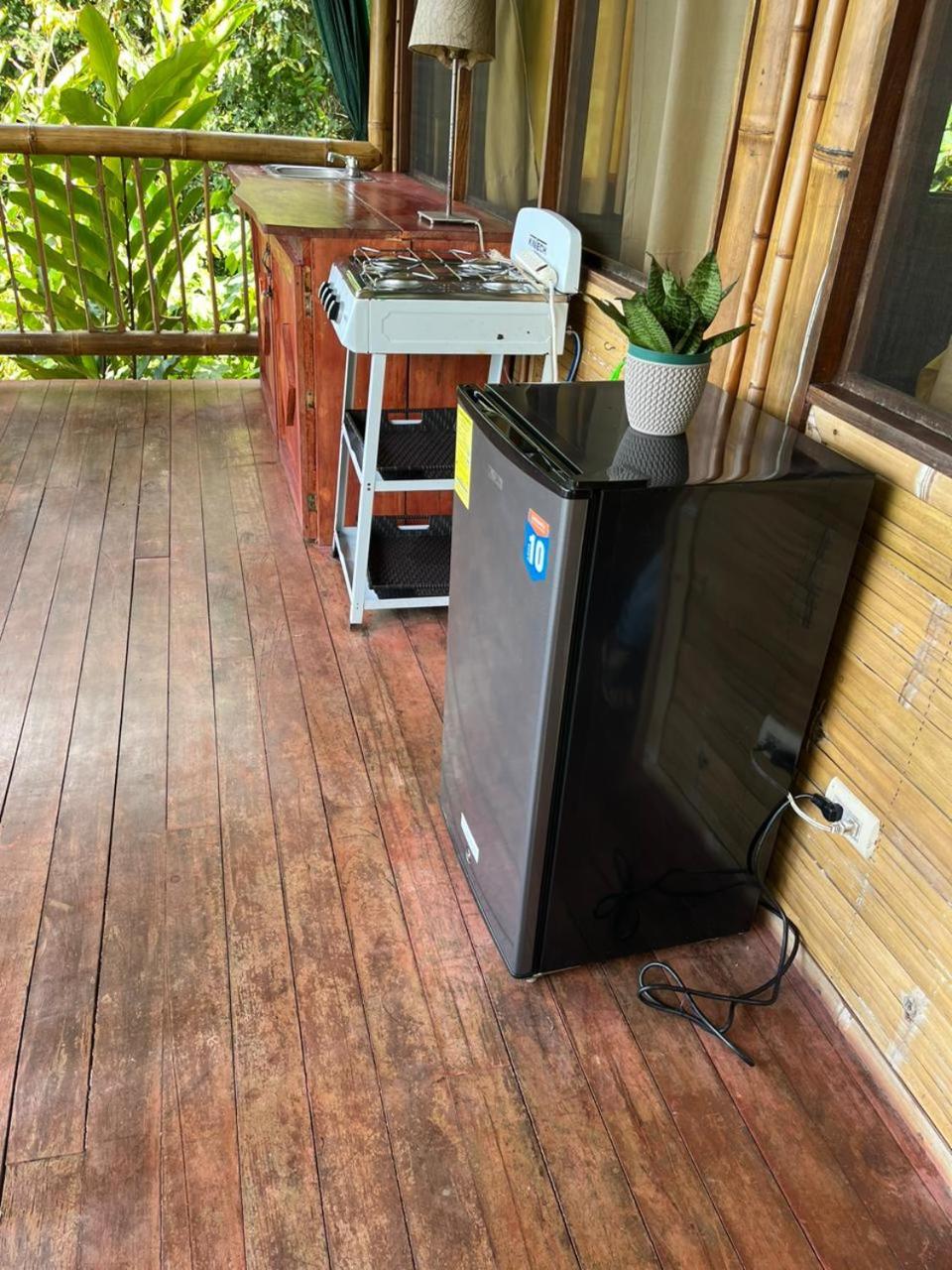 Bamboo Jungle Cabin 3 nights minimum stay