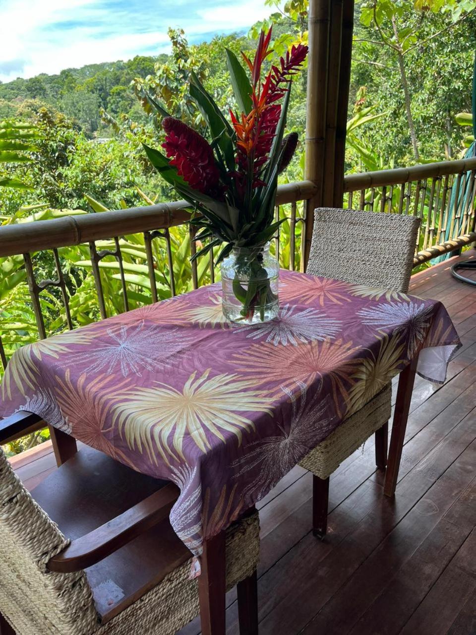 Bamboo Jungle Cabin 3 nights minimum stay