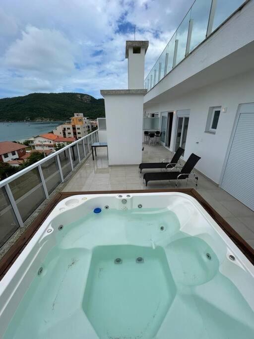 Linda cobertura , vista mar com jacuzzi