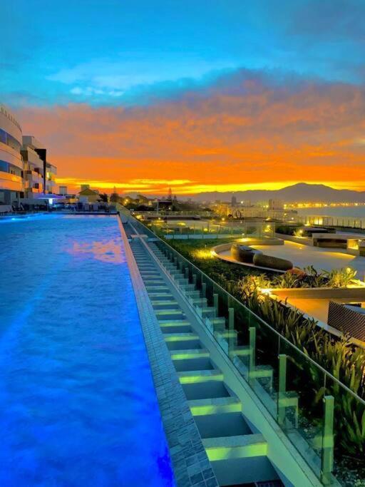 Linda cobertura , vista mar com jacuzzi