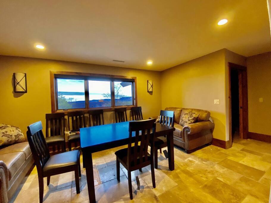 Beautiful Lodge With Private Pool, Hot Tub, And Pickleball Court view 5