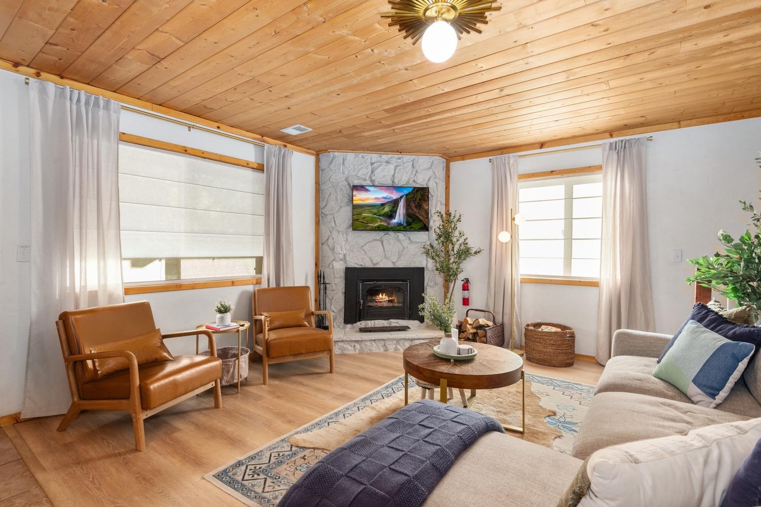 Hillside Hideaway - New remodel, fire pit, bbq view 4