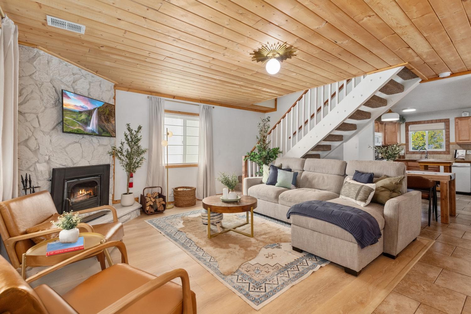 Hillside Hideaway - New remodel, fire pit, bbq view 3