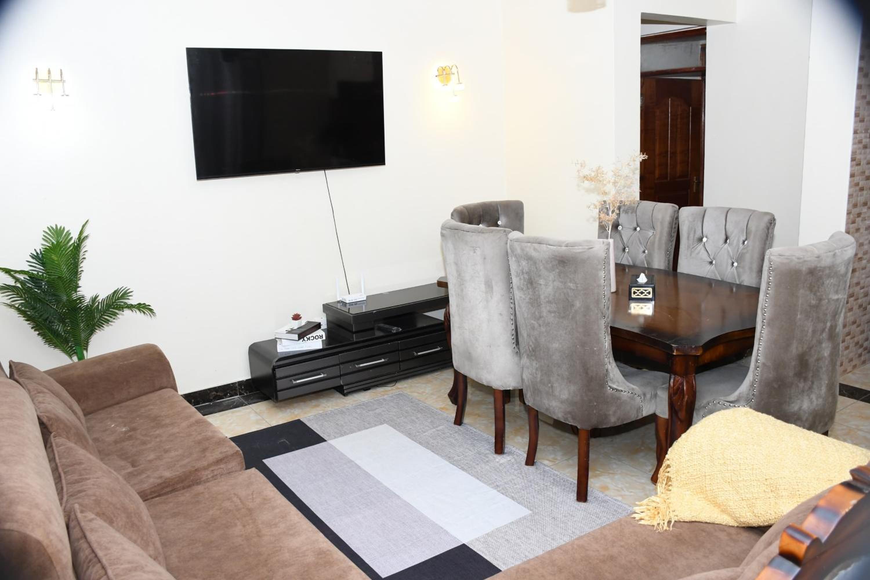 A room with a private bathroom near airport view 4