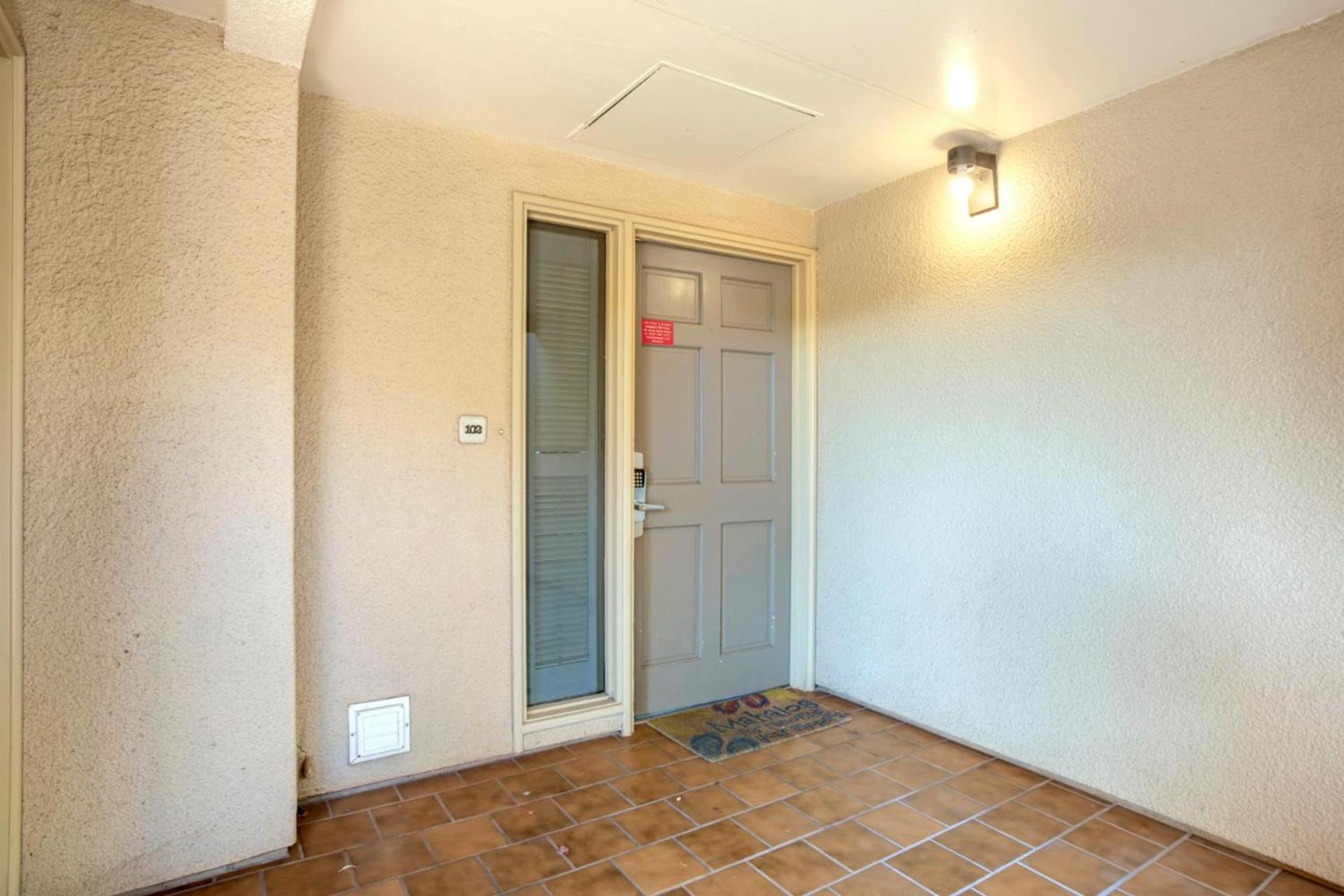 KBM Resorts FREE CAR Kaanapali Royal Garden View 2-Bedroom Condo with Large Floorplan Quick Walk to Beach KRO-Q102