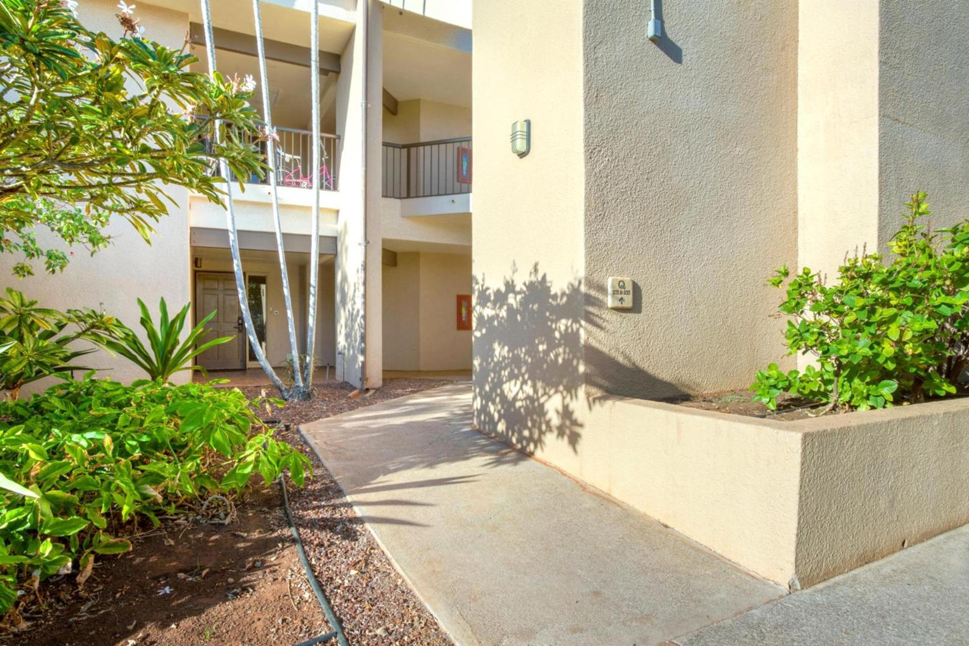 KBM Resorts FREE CAR Kaanapali Royal Garden View 2-Bedroom Condo with Large Floorplan Quick Walk to Beach KRO-Q102