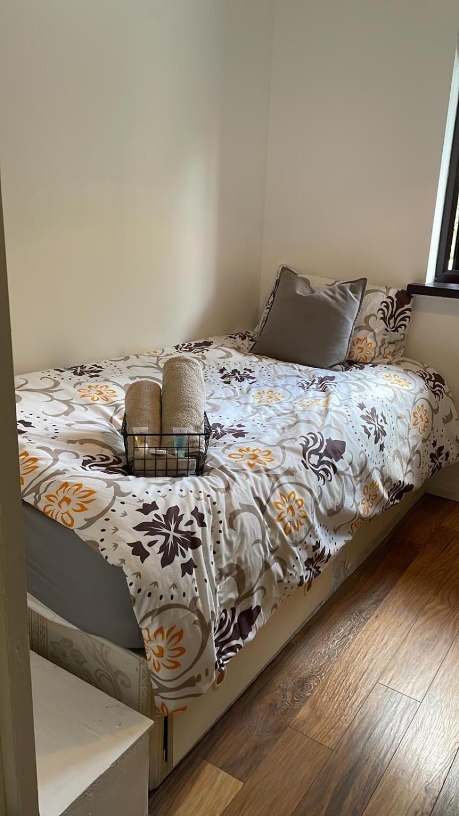 London Single Refurbished Bedroom