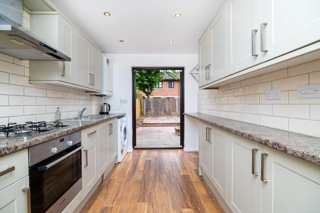 London Single Refurbished Bedroom