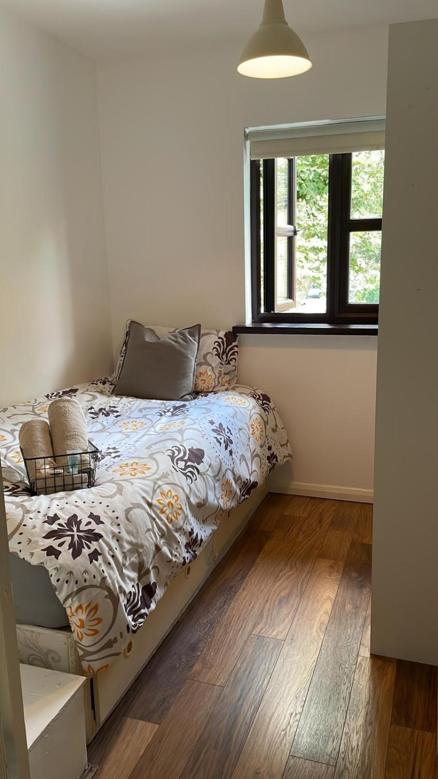 London Single Refurbished Bedroom
