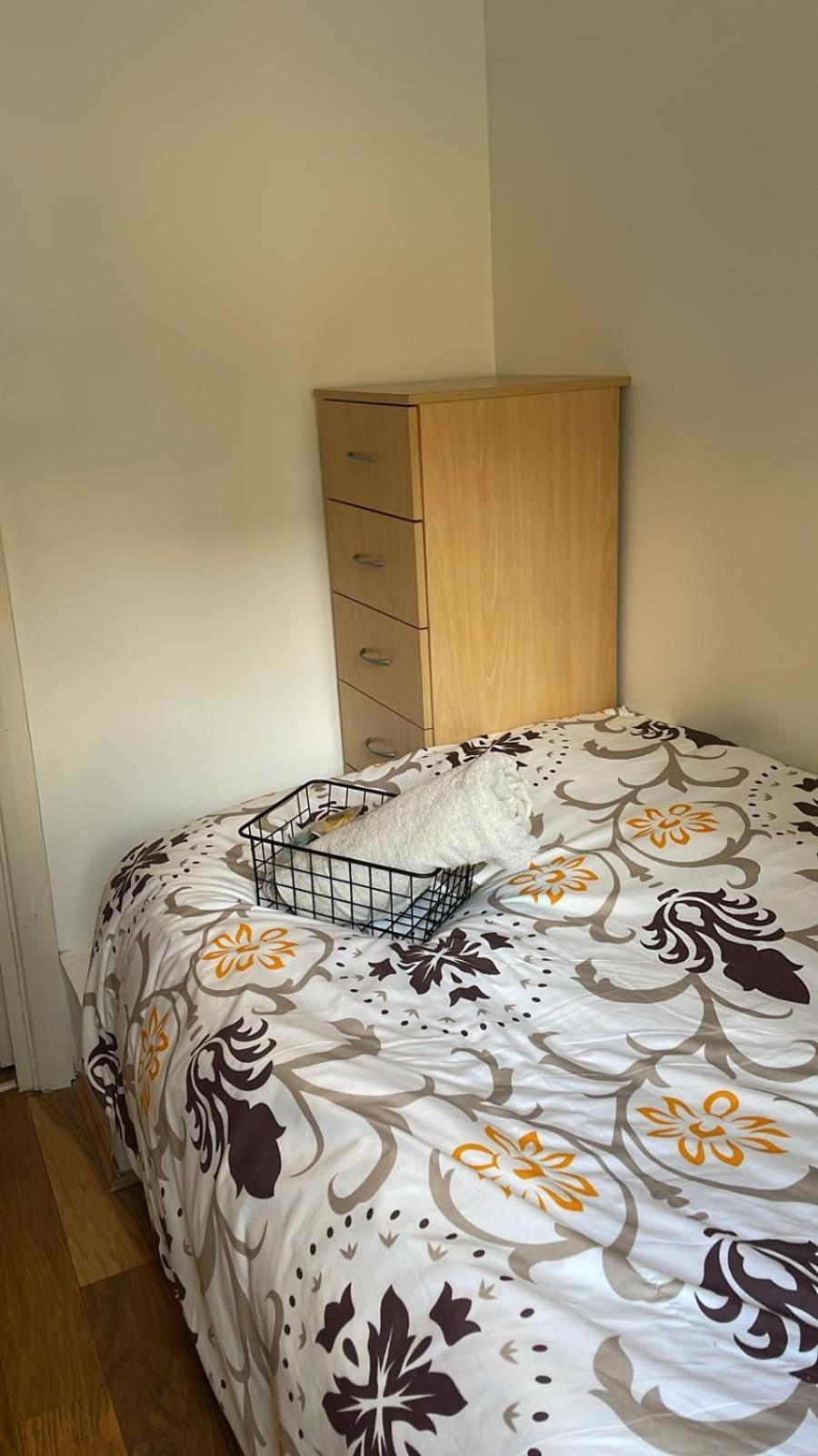 London Single Refurbished Bedroom
