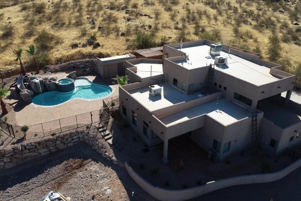 Cliff Dwellers A Spectacular 5 Bedroom Home Just East Of Sand Hollow Reservoir view 3