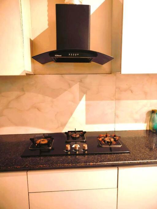 Elegant & Cozy Corner - 4 BHK BY ELEVATE STAY view 3