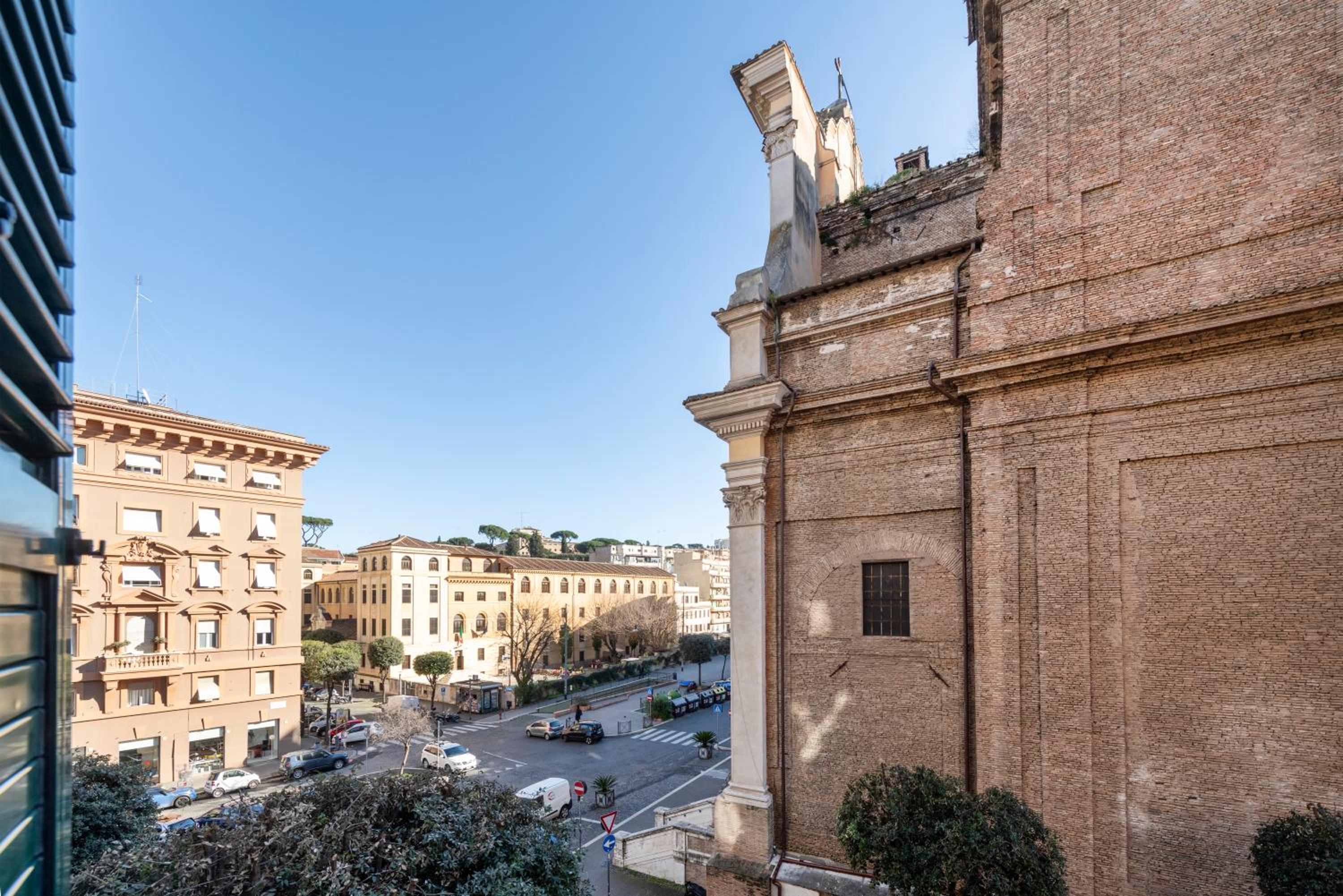 Elegant 3 bedroom San Pietro Station 200 mt