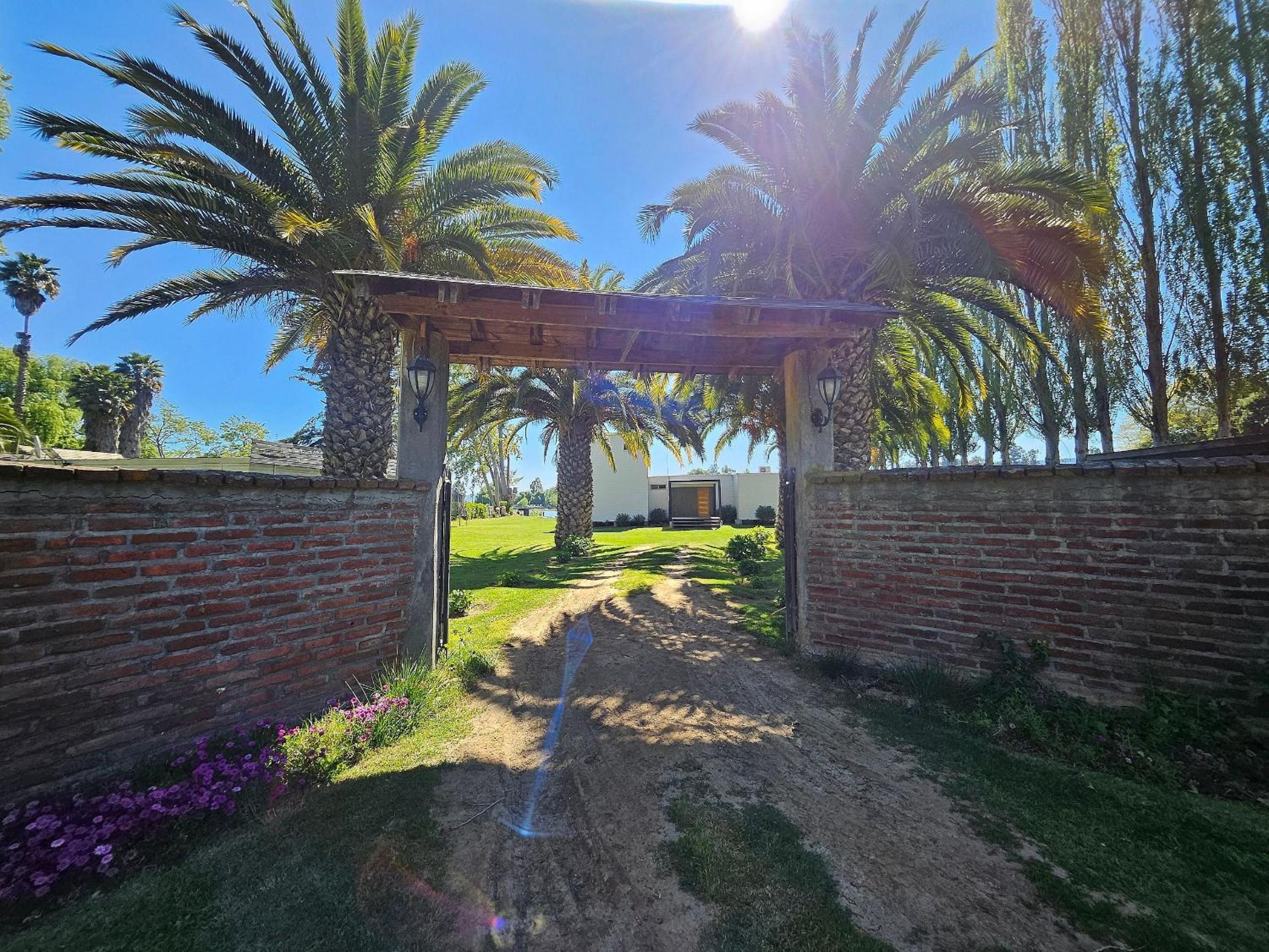 Hermosa y Amplia Casa, en Lago Rapel