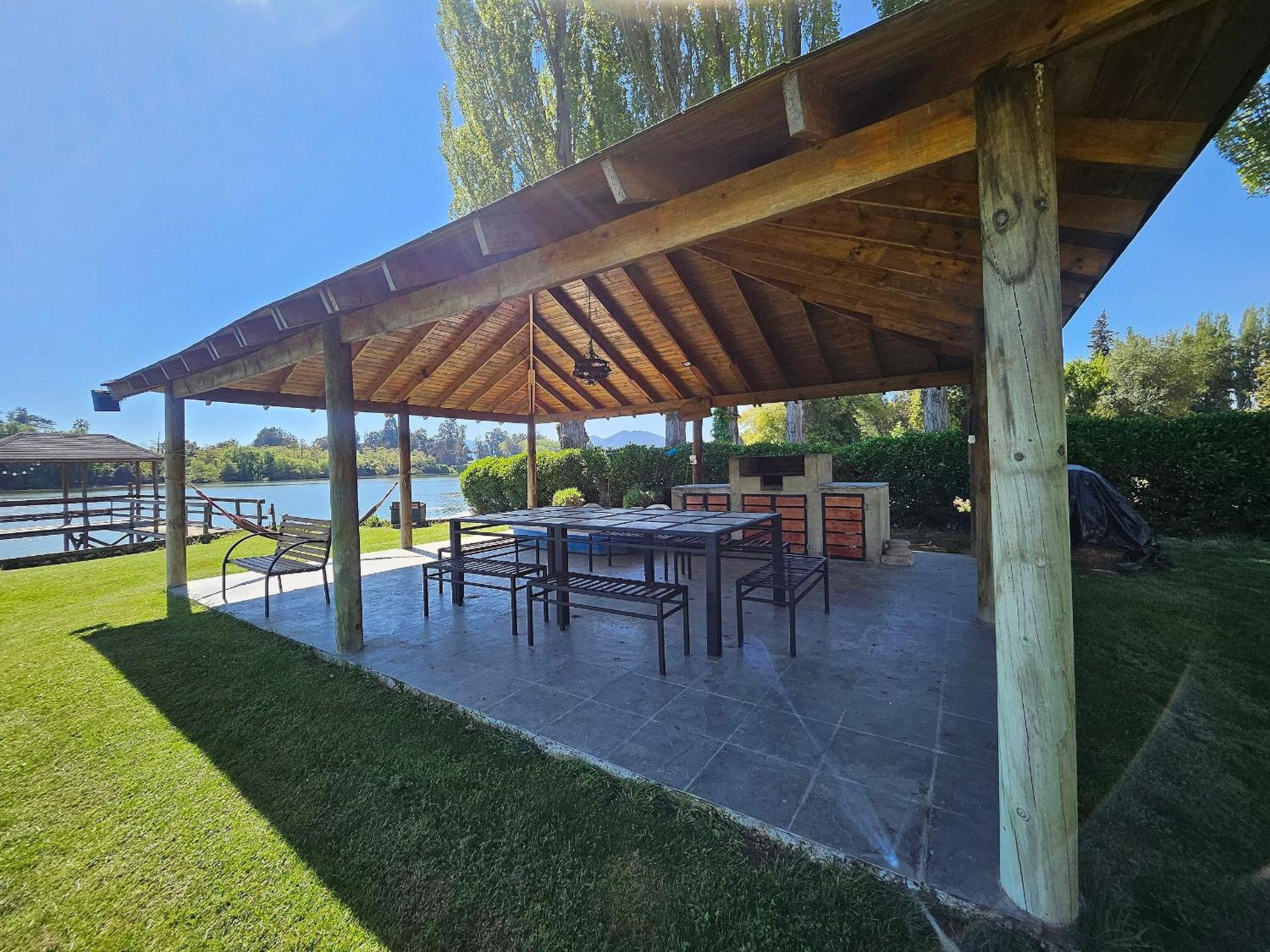 Hermosa y Amplia Casa, en Lago Rapel