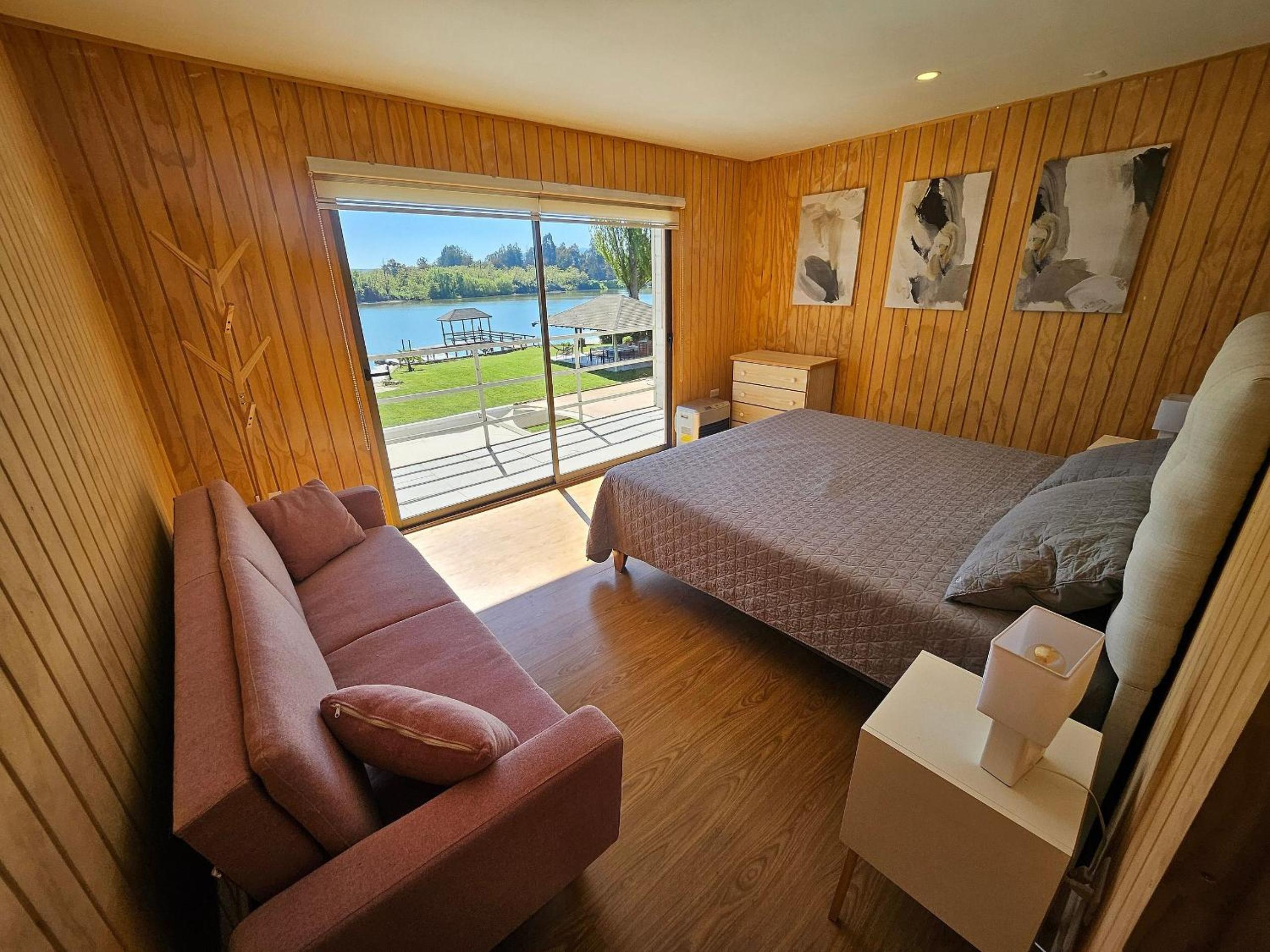 Hermosa y Amplia Casa, en Lago Rapel