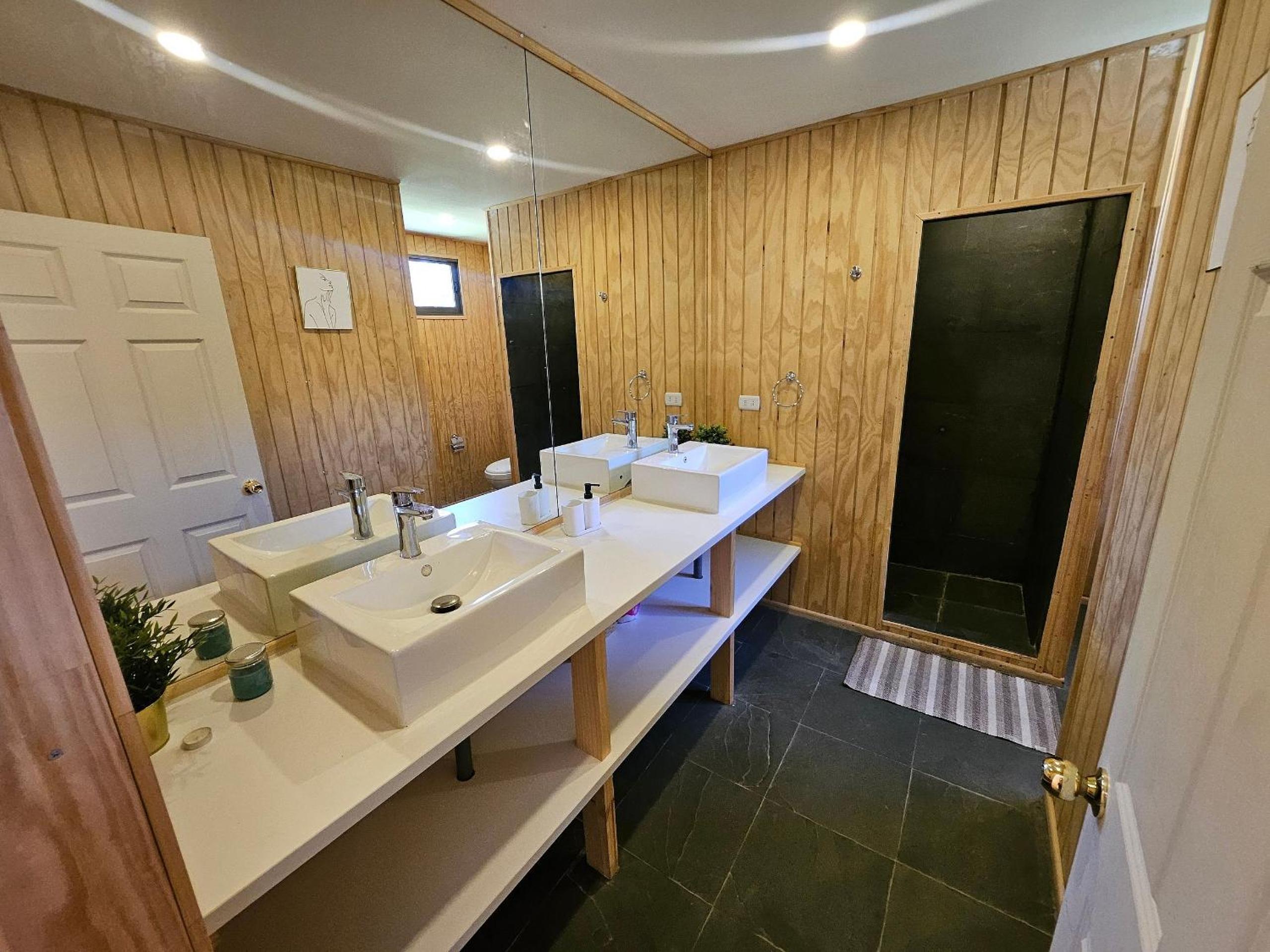 Hermosa y Amplia Casa, en Lago Rapel