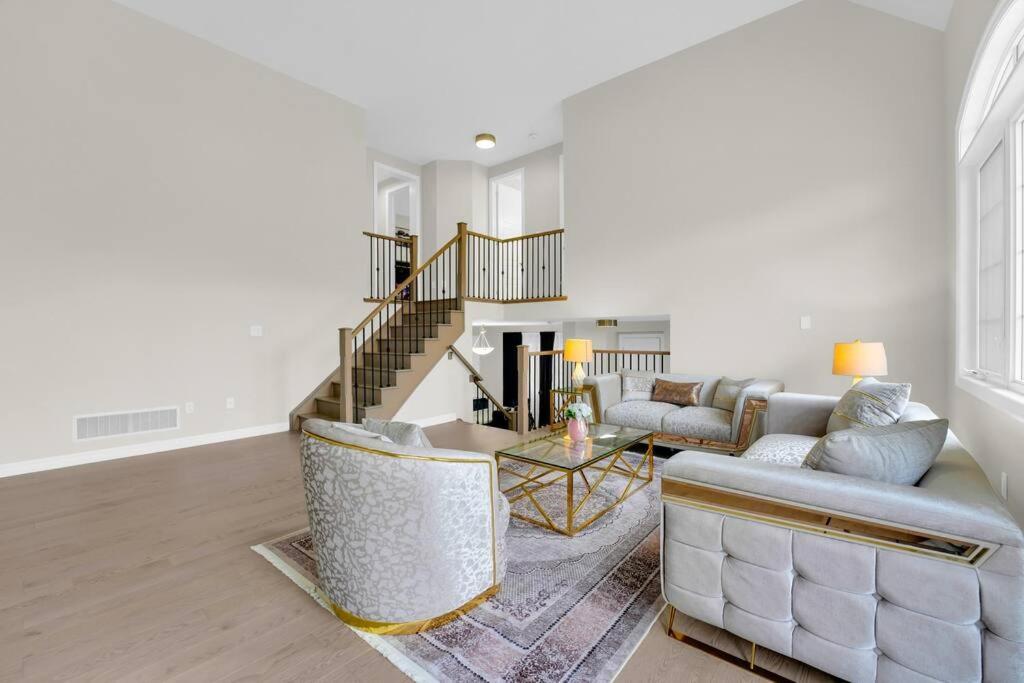 Executive Modern & Spacious 4 Bedrooms House