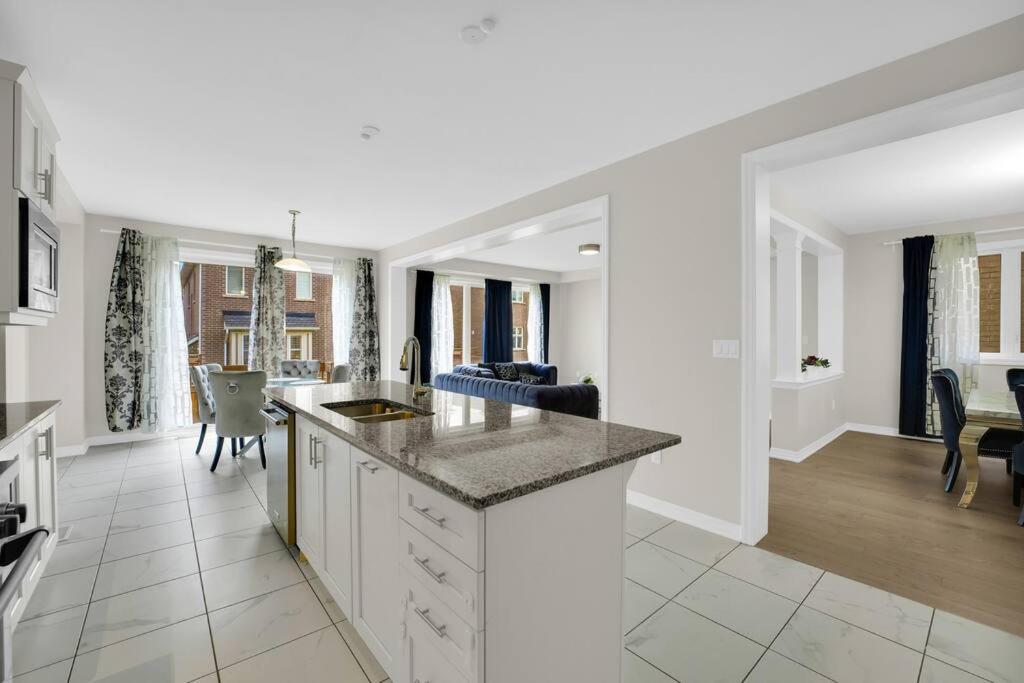 Executive Modern & Spacious 4 Bedrooms House