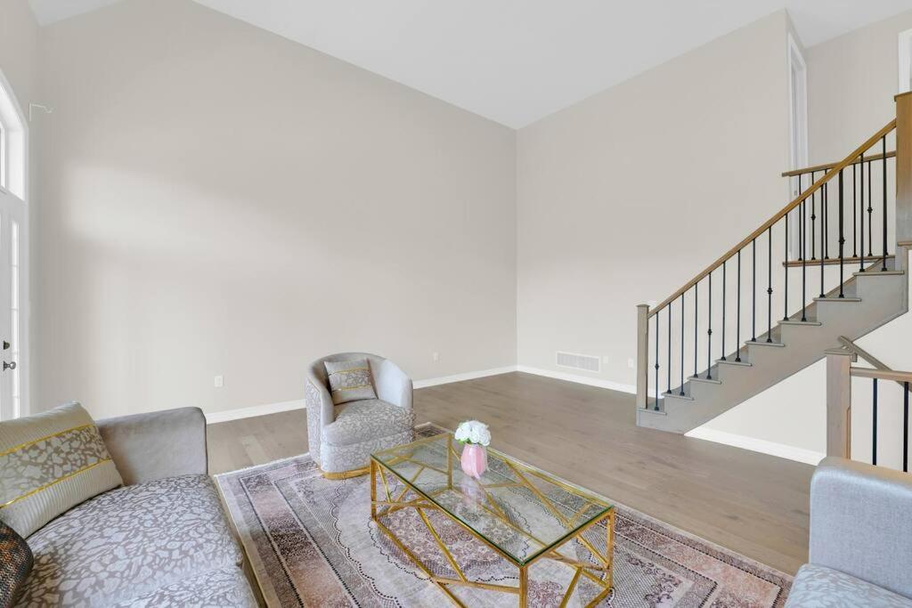 Executive Modern & Spacious 4 Bedrooms House