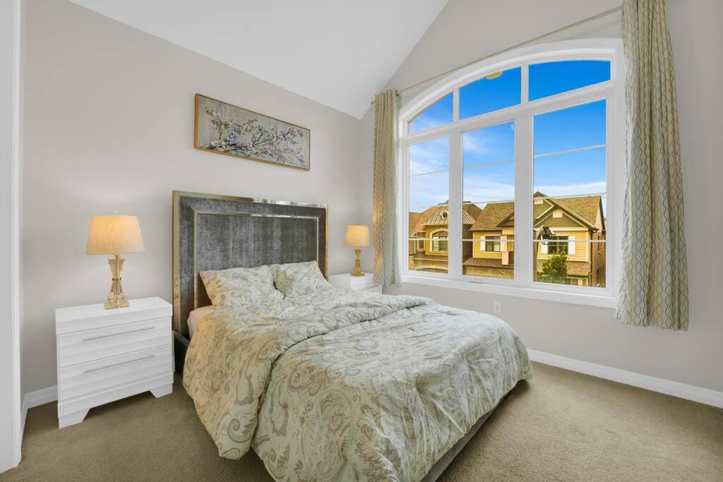 Executive Modern & Spacious 4 Bedrooms House