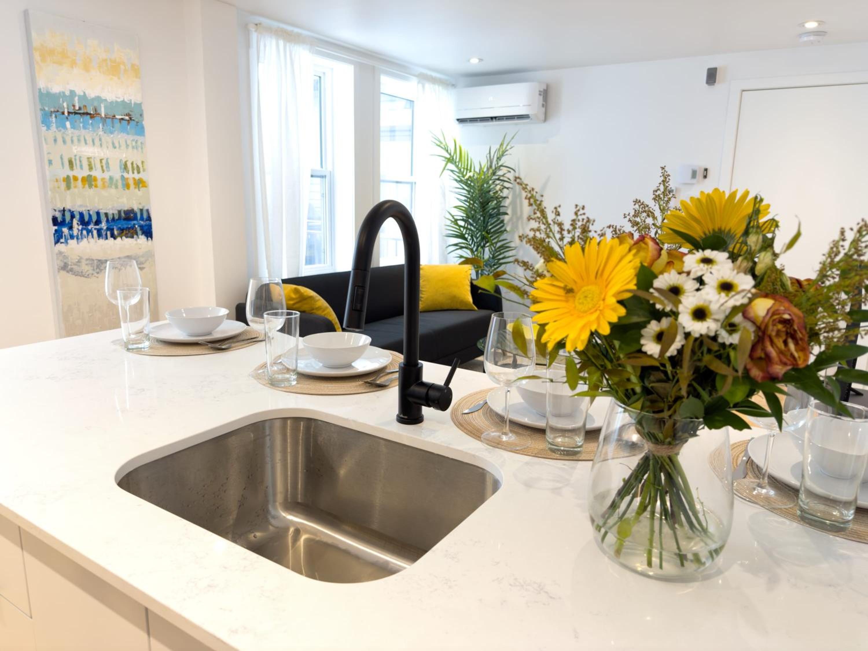 Perfect 3 Bedrooms Downtown 2mins to Metro