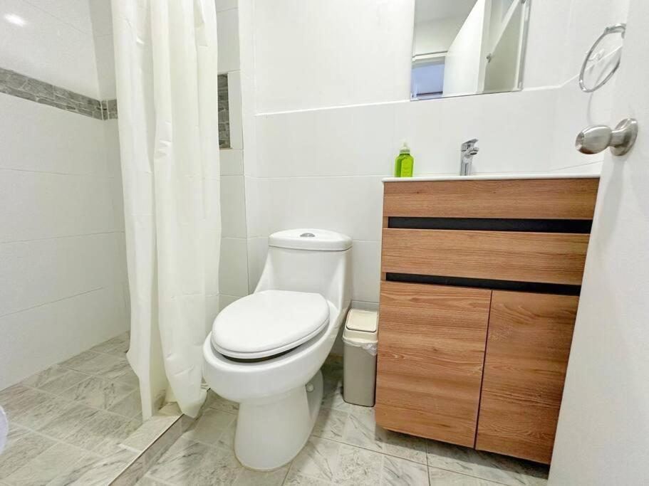 Apartamento moderno 9 floor 2BR Laguito - Frente a la playa