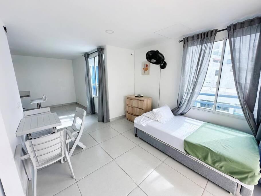 Apartamento moderno 9 floor 2BR Laguito - Frente a la playa