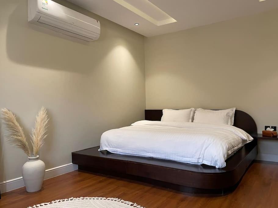 Elegant Cozy Apartment, self-chick-in