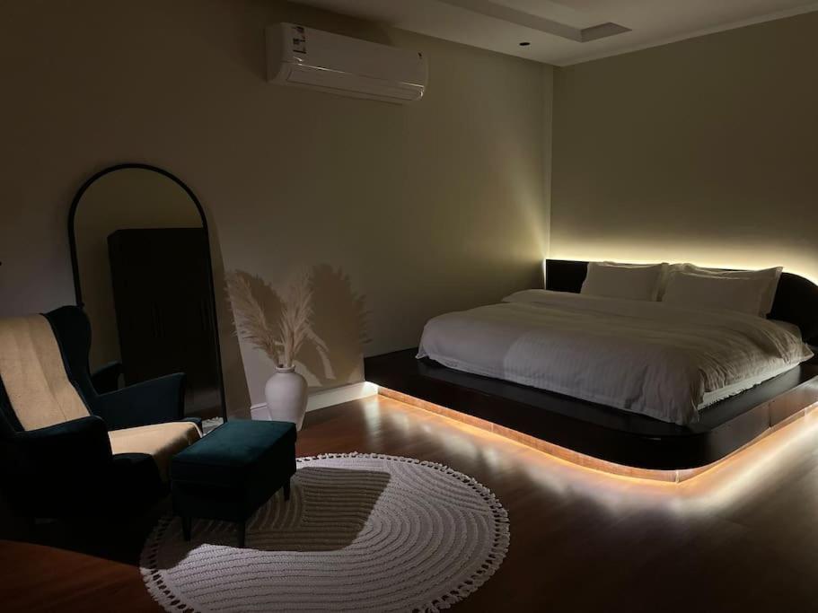 Elegant Cozy Apartment, self-chick-in