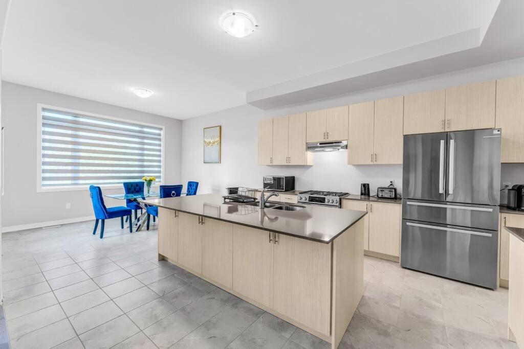 Executive Brand New House 5 Bedrooms and Office