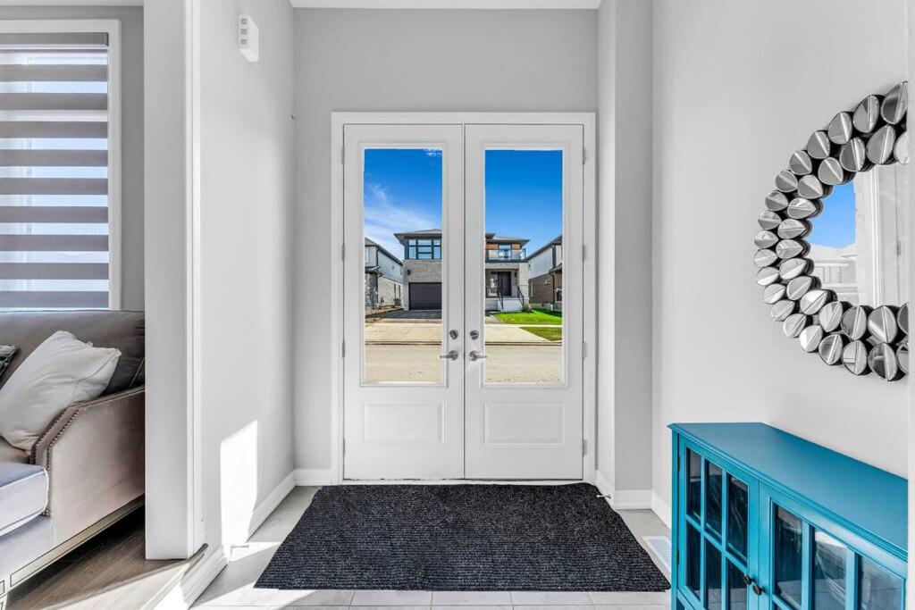 Executive Brand New House 5 Bedrooms and Office