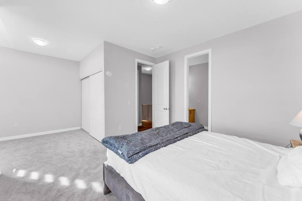 Executive Brand New House 5 Bedrooms and Office