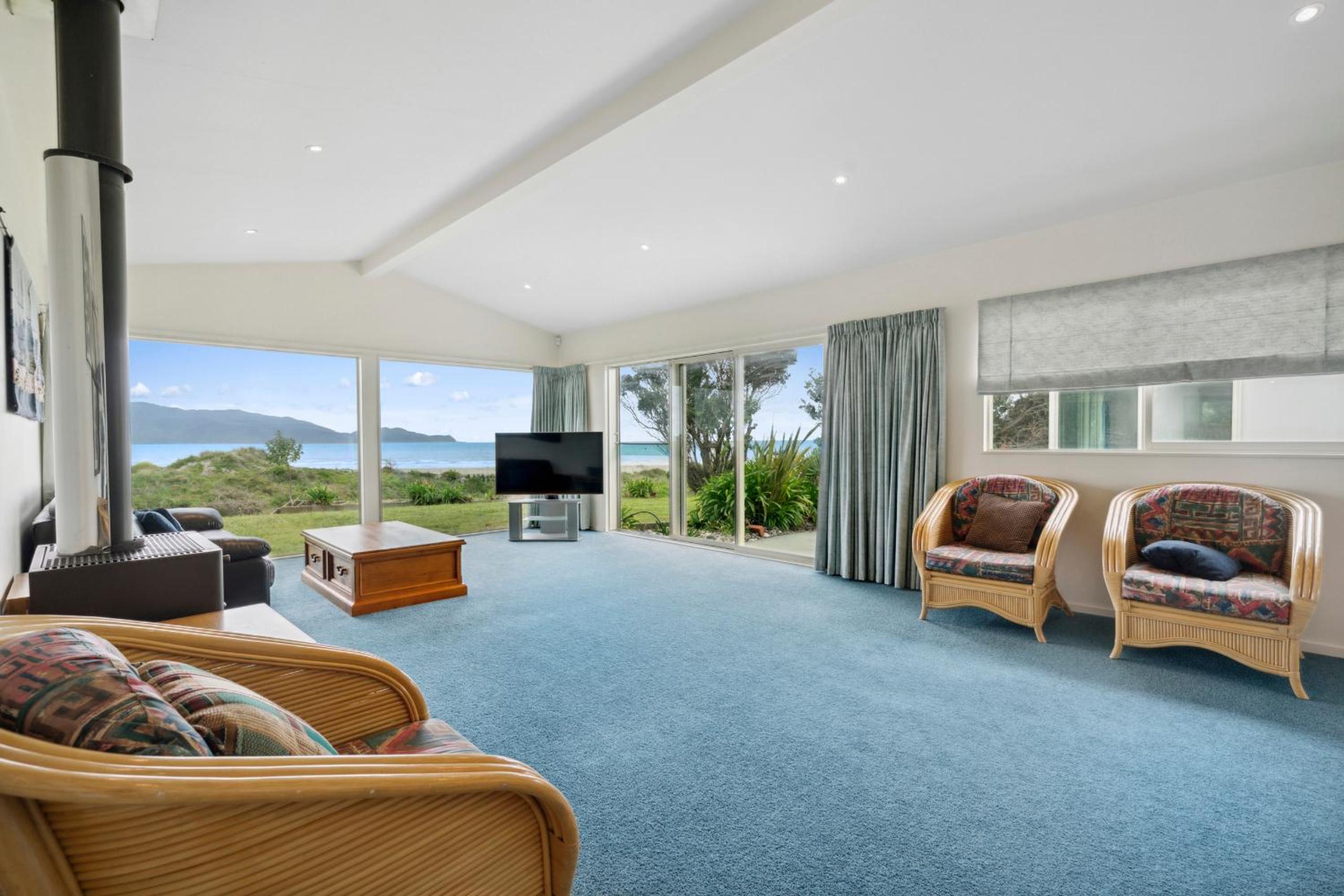 Hornbill Nest - Waikanae Beach Holiday Home view 2