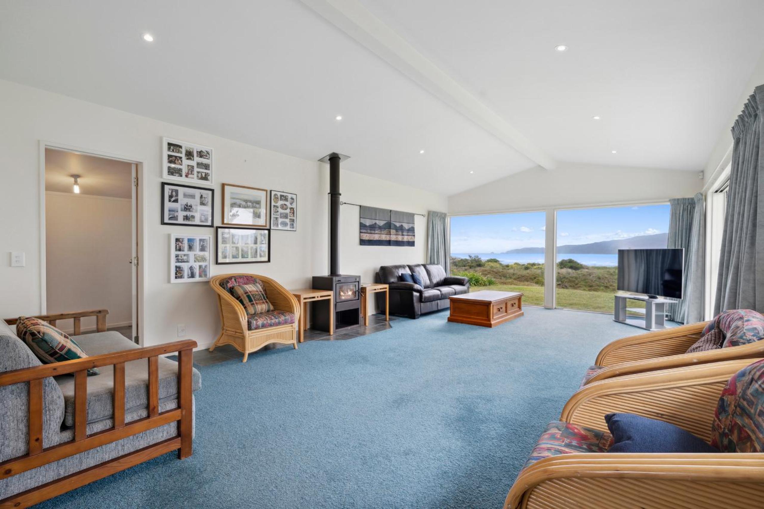 Hornbill Nest - Waikanae Beach Holiday Home view 3