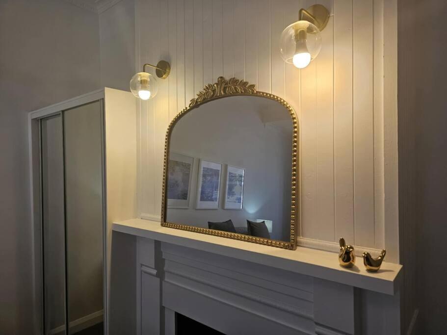RoseIris Cottage - City Charm in Central West Hobart