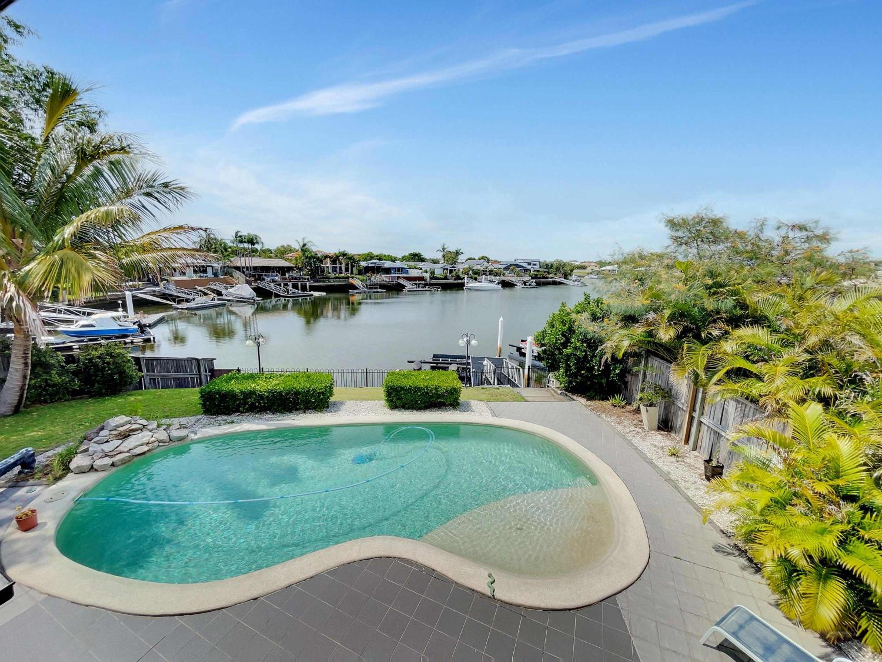 Spacious Family & Pet-friendly Home on the Canal