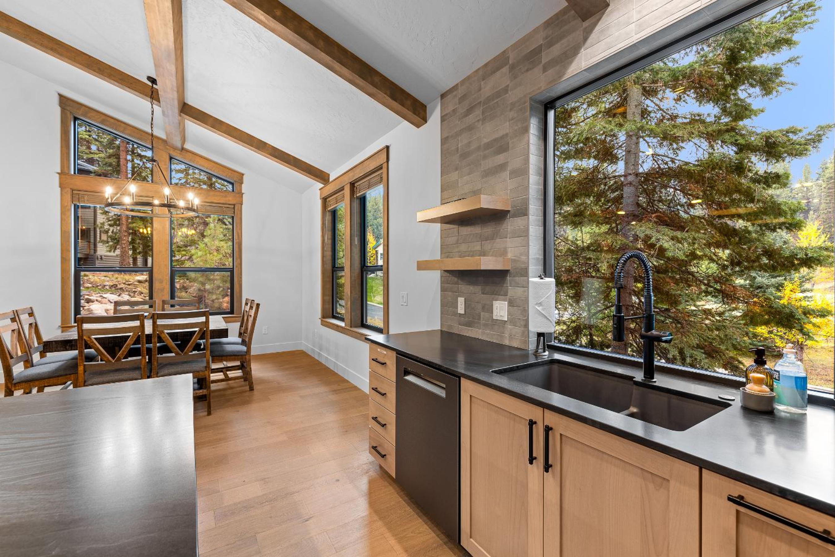 New! Spring Mtn Paradise - Pet friendly, single level w/hot tub and clubhouse access view 4