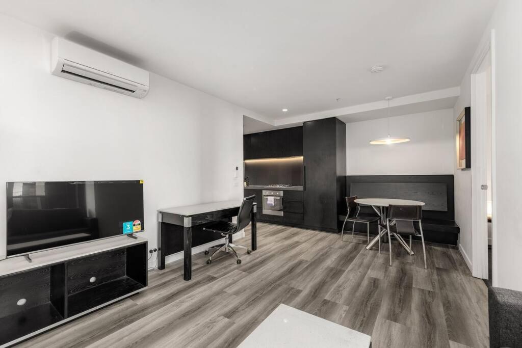 City View 2 bedroom Apartment in the Heart of Melbourne