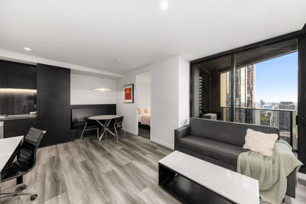 City View 2 bedroom Apartment in the Heart of Melbourne