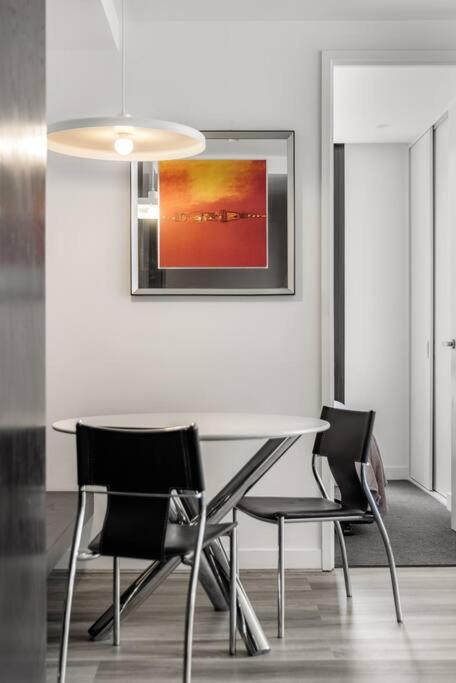 City View 2 bedroom Apartment in the Heart of Melbourne