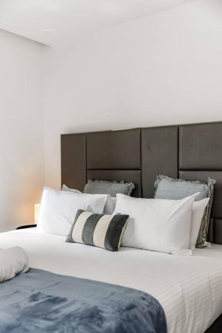 City View 2 bedroom Apartment in the Heart of Melbourne