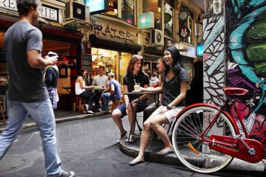Stay in the heart of Melbourne, free tram zone