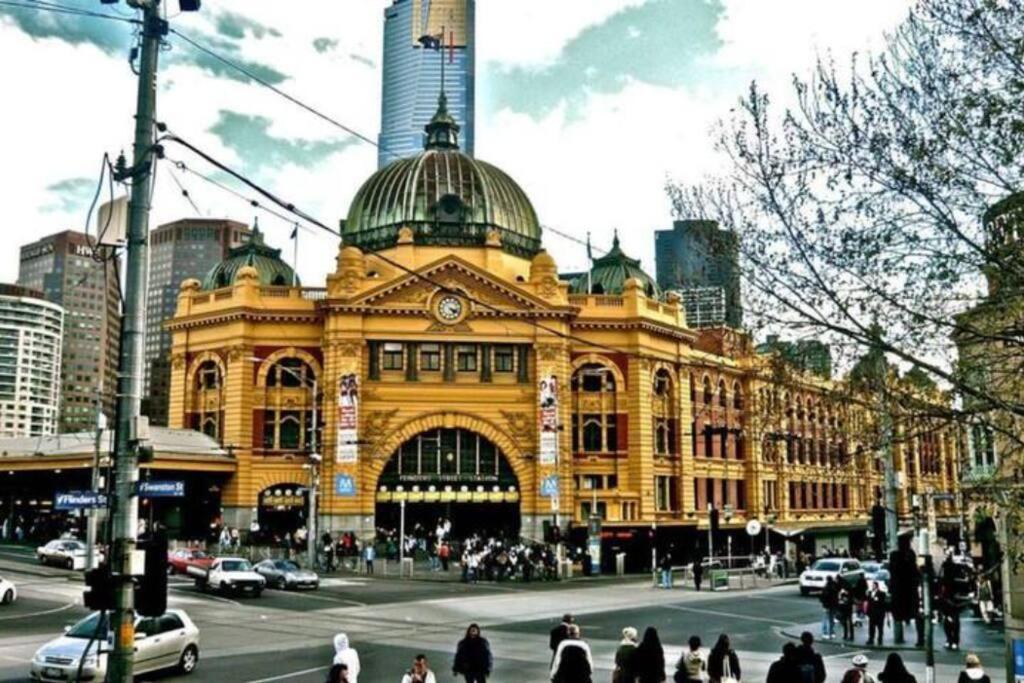 Stay in the heart of Melbourne, free tram zone